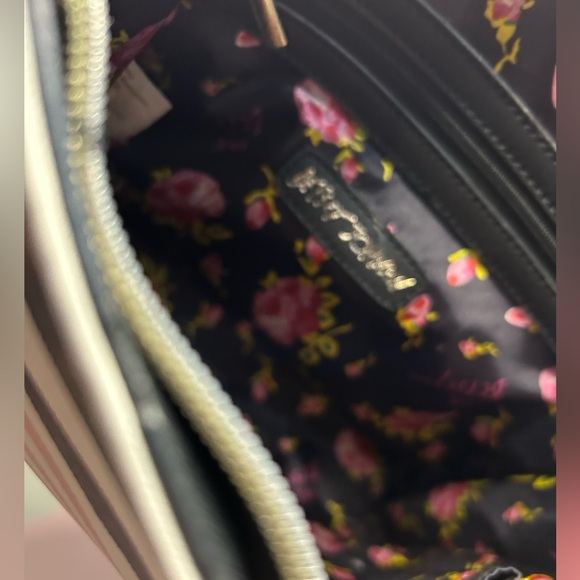 Betsey Johnson Clutch Large Wristlet and Crossbody Wallet EUC Stripes Vintage - Picture 11 of 16